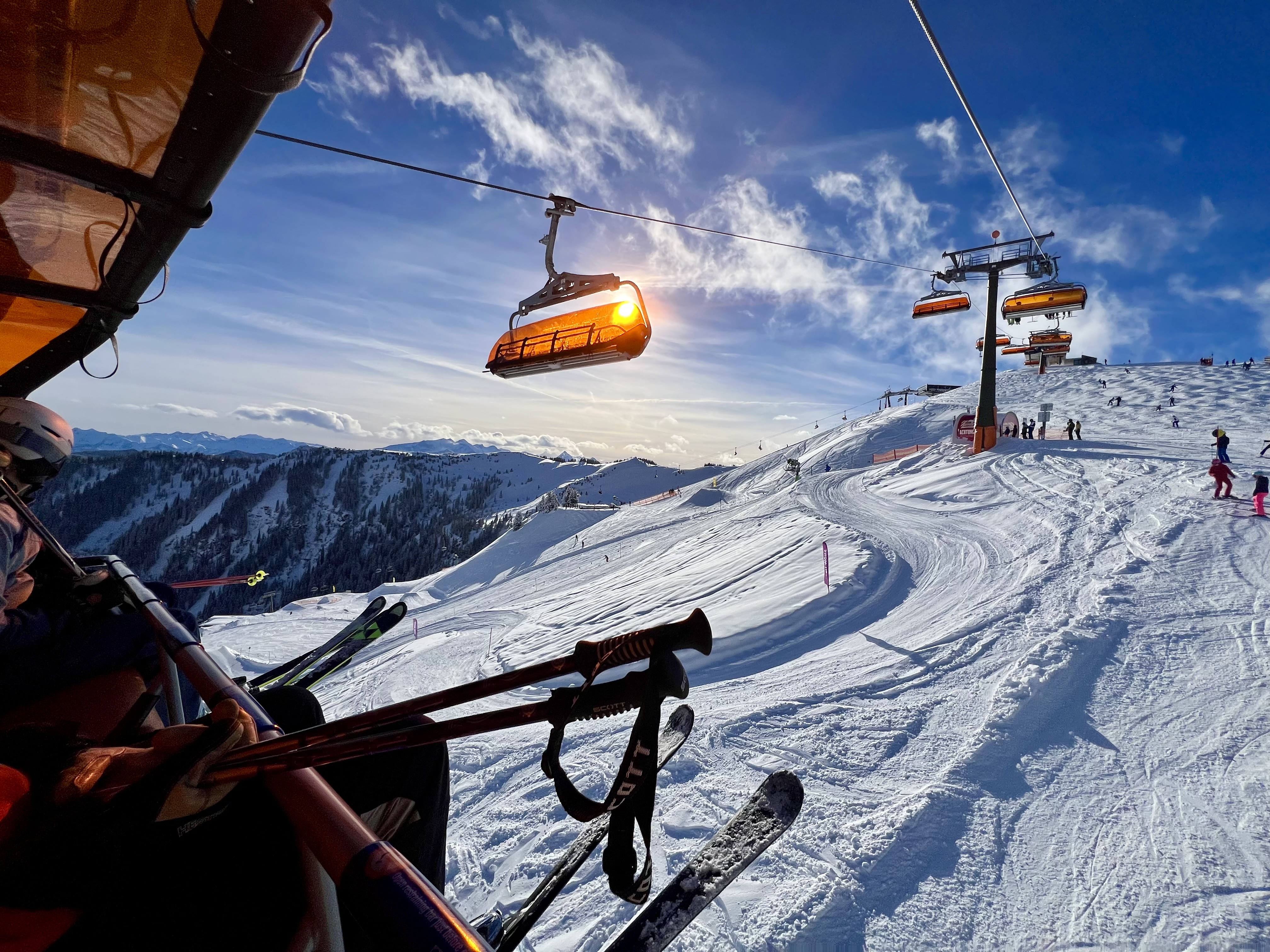 Skifahren in den Bergen